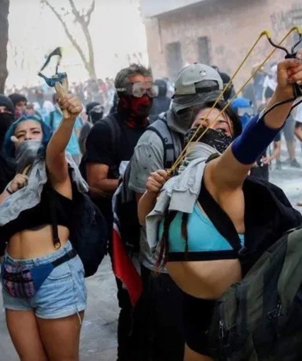 Alisan21's tweet photo. Es GRAVÍSIMO lo q salió a conocimiento público a consecuencia del hackeo a el EMCO!
Esto confirma y respalda el secreto a voces y la tesis de Micco d que el PC y FA fueron los orquestadores del #Estallido del 18-O... Esta vez los RESPONSABLES deben pagar por todo el daño causado! https://t.co/dPIgaX2dLi