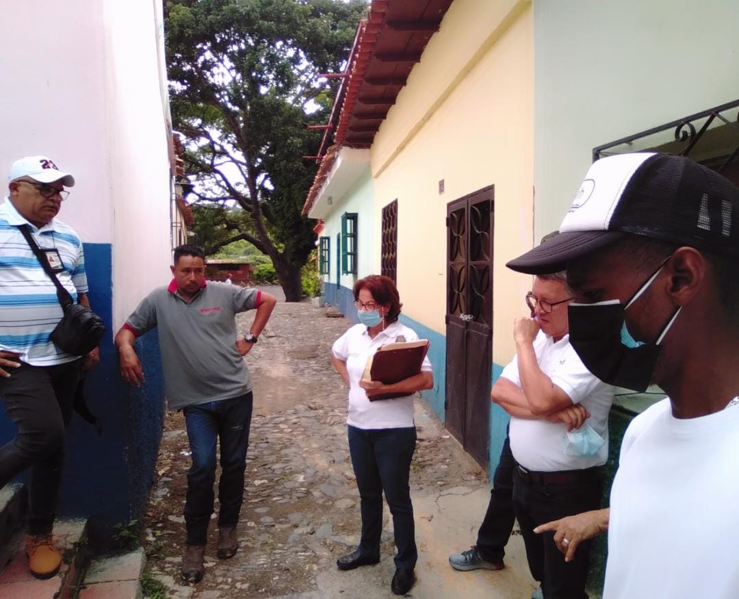 ImvihSucre's tweet photo. #21Sep, funcionario de (IMVIH-SUCRE), en acompañamiento del Presidente de Fundación "José Ángel Lamas", junto a una cuadrilla de Hidrocapital, realizaron inspección a la Zona Colonial de Petare específicamente al callejón Z. 
@JoseVRangelA 
@GabrielaEsSucre https://t.co/wIvTBK4I8z