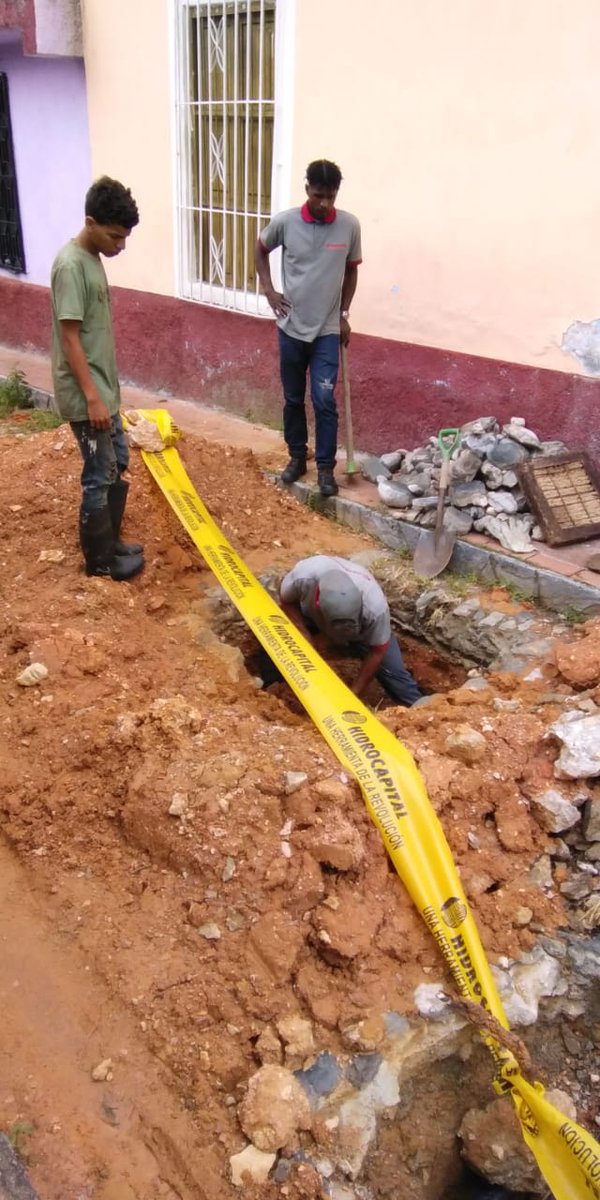 ImvihSucre's tweet photo. #21Sep, funcionario de (IMVIH-SUCRE), en acompañamiento del Presidente de Fundación "José Ángel Lamas", junto a una cuadrilla de Hidrocapital, realizaron inspección a la Zona Colonial de Petare específicamente al callejón Z. 
@JoseVRangelA 
@GabrielaEsSucre https://t.co/wIvTBK4I8z