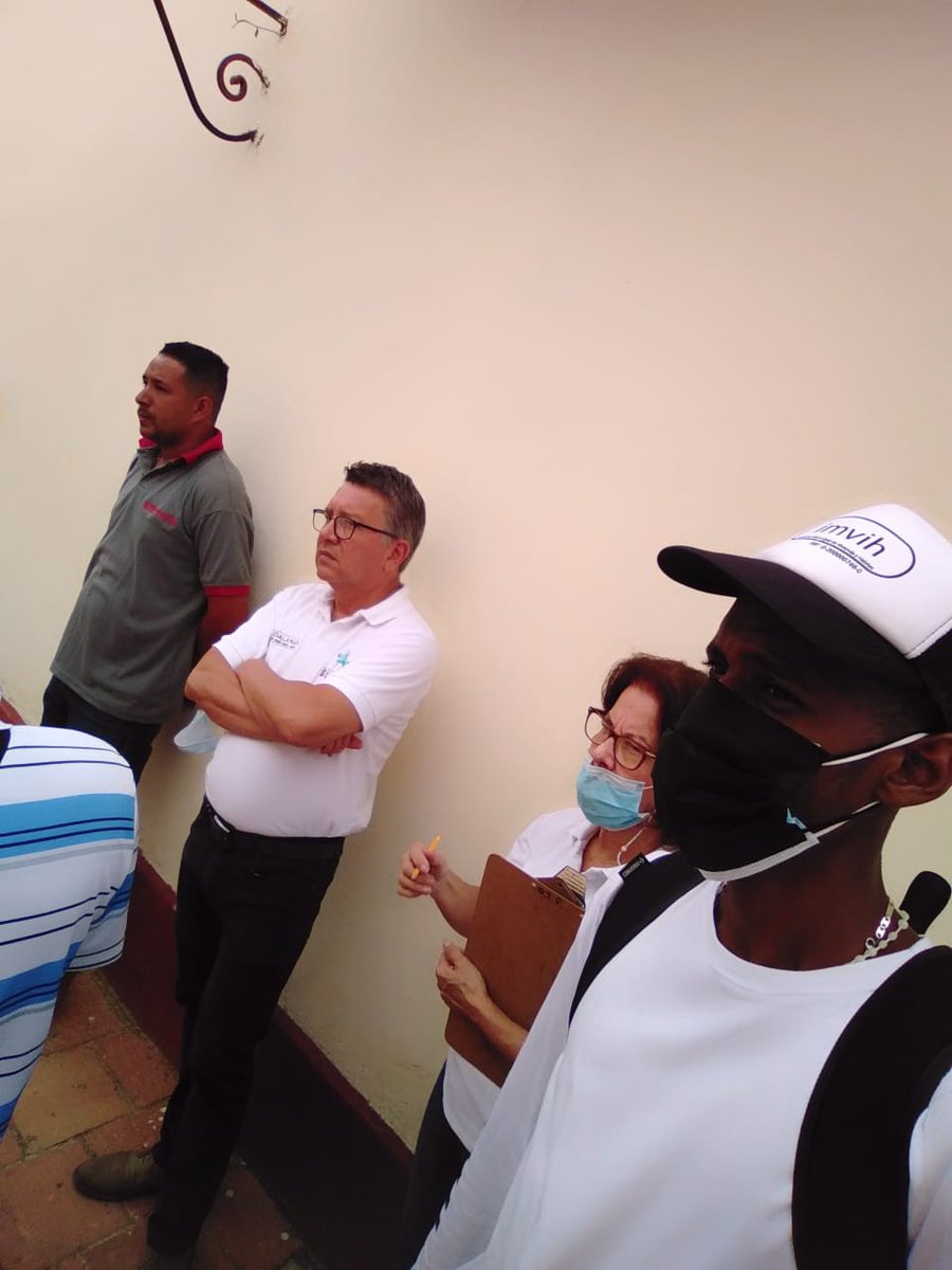 ImvihSucre's tweet photo. #21Sep, funcionario de (IMVIH-SUCRE), en acompañamiento del Presidente de Fundación "José Ángel Lamas", junto a una cuadrilla de Hidrocapital, realizaron inspección a la Zona Colonial de Petare específicamente al callejón Z. 
@JoseVRangelA 
@GabrielaEsSucre https://t.co/wIvTBK4I8z