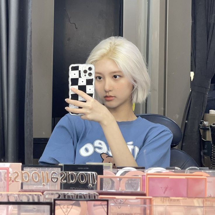 bye0lsanii's tweet photo. happy gaeul day!! β€οΈ happy birthday girl<33 i luv u! #gaeulday #HappyBirthdayGaeul #IVE https://t.co/QhyNdqWKTm
