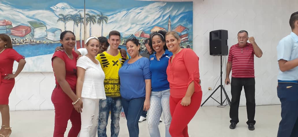 pinar_ee's tweet photo. Se realiza acto por el 62 aniversario de los CDR donde estimularon el trabajo realizado por los Bomberos de Pinar del Río que participaron en la disipación del fuego en Matanza. #CubaMined #PinardelRio  @elsa_ena
 @CubaMined @evelioherreraP1 https://t.co/EPOGl3VffM