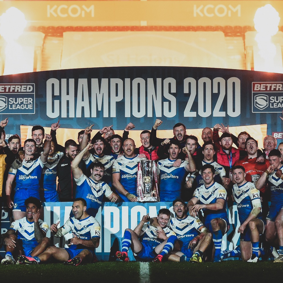 St Helens lift the Super League trophy in 2020.