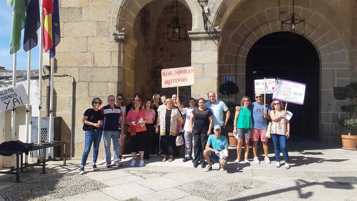 CGTParPlasencia's tweet photo. #ViernesAlSol
 ¡Pago YA de los atrasos de 2021 y 2022!
Convenio en el que se reconozcan derechos como en otras empresas públicas, como   el reconocimiento a la experiencia mediante trienos o similar.
Subidas salariales acordes a inflación ..
NO NOS FALTAN MOTIVOS
@paradores https://t.co/qxdsD9pb6p