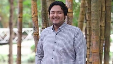 pen_int's tweet photo. #Myanmar: Writer, activist and PEN Myanmar member, #WaiMoeNaing, now faces a potential death sentence if convicted. Take action now to call for his release ⬇️
https://t.co/z4uWMLmP7E
#WhatsHappeningInMyanmar https://t.co/WnUWL8qhd7
