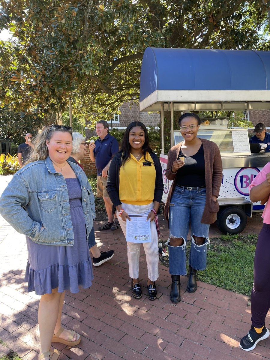 lydiafrass's tweet photo. Join us for Family Weekend Ice Cream at Flinn Hall @UofSC_CAS https://t.co/mTLSzVN1n2