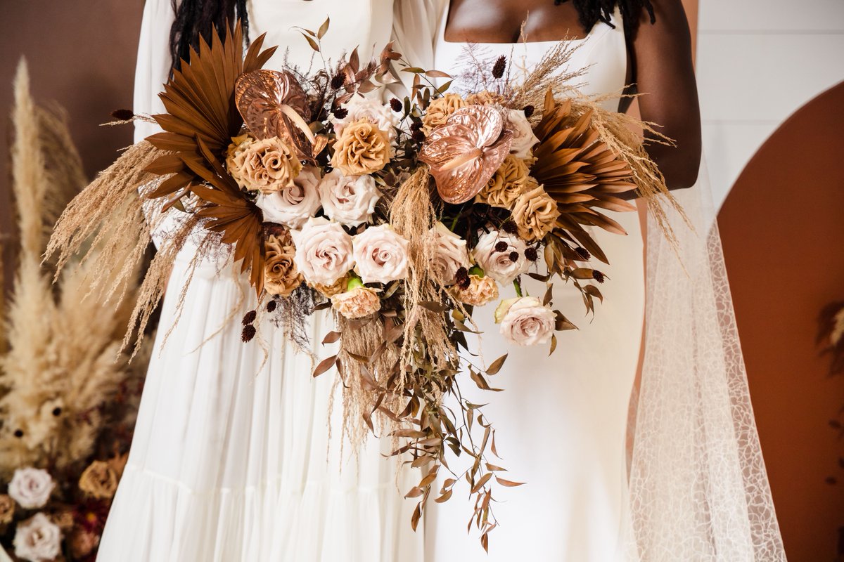 FiftyFlowerscom's tweet photo. Love neutrals? This brilliant look was designed by @lesloevents 
Using varieties of Anthurium, Orchids, and Pampas Grass to make one of the most elegant neutral wedding pallets we've seen yet! 

Read the full flower breakdown below!
https://t.co/Iey7GDulUW https://t.co/OWuE6K1O6U
