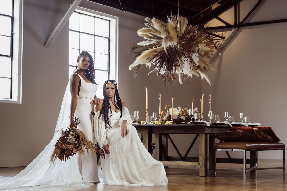 Love neutrals? This brilliant look was designed by <a href="/lesloevents/">LesLo Events</a> 
Using varieties of Anthurium, Orchids, and Pampas Grass to make one of the most elegant neutral wedding pallets we've seen yet! 

Read the full flower breakdown below!
bit.ly/3UlqIn6