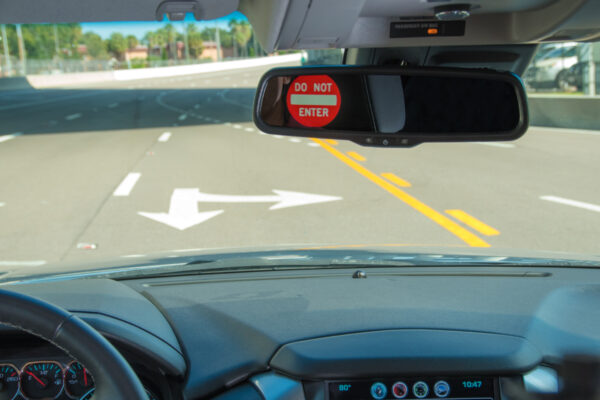 One of the most crucial alerts that can help prevent fatal crashes has been the implementation of a wrong way entry warning every time a person drives in the wrong direction⛔️