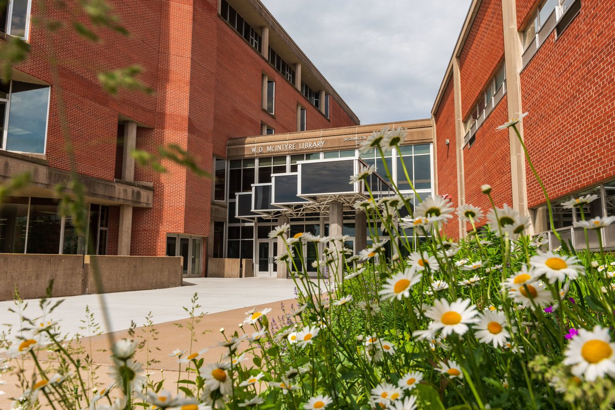 uwec_library's tweet image. Come work with us! 😊

We are actively recruiting candidates for our new Arts Librarian position.

Job posting and more info: uwec.edu/job-postings/1…

#UWEC #LibraryJob #LibJobs