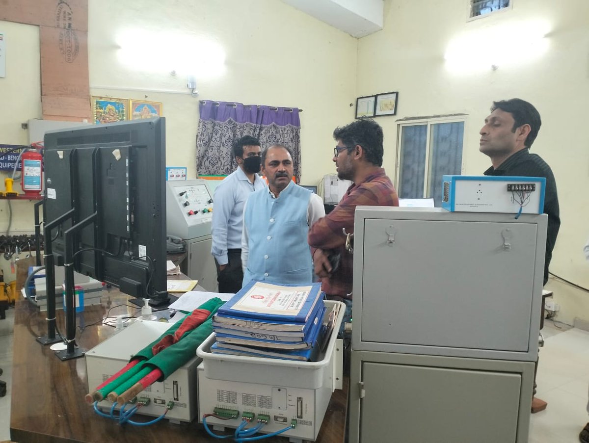 drmsbc's tweet photo. Shri. Shyam Singh DRM/SBC along with Divisional officers of #Bengaluru division inspected #SampigeRoad station and conducted track & safety parameters inspection from Sampige Road to Bengaluru section.
#safety
@SWRRLY https://t.co/iyxaEViRgx