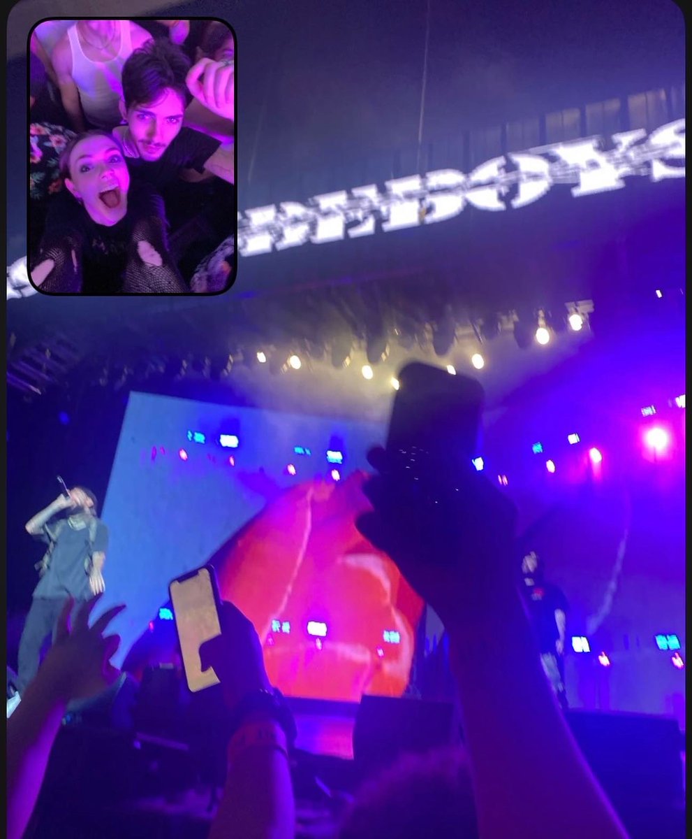 rubylyn_twt's tweet photo. streamer goes outside #greydaytour https://t.co/AvfW9ILUkQ