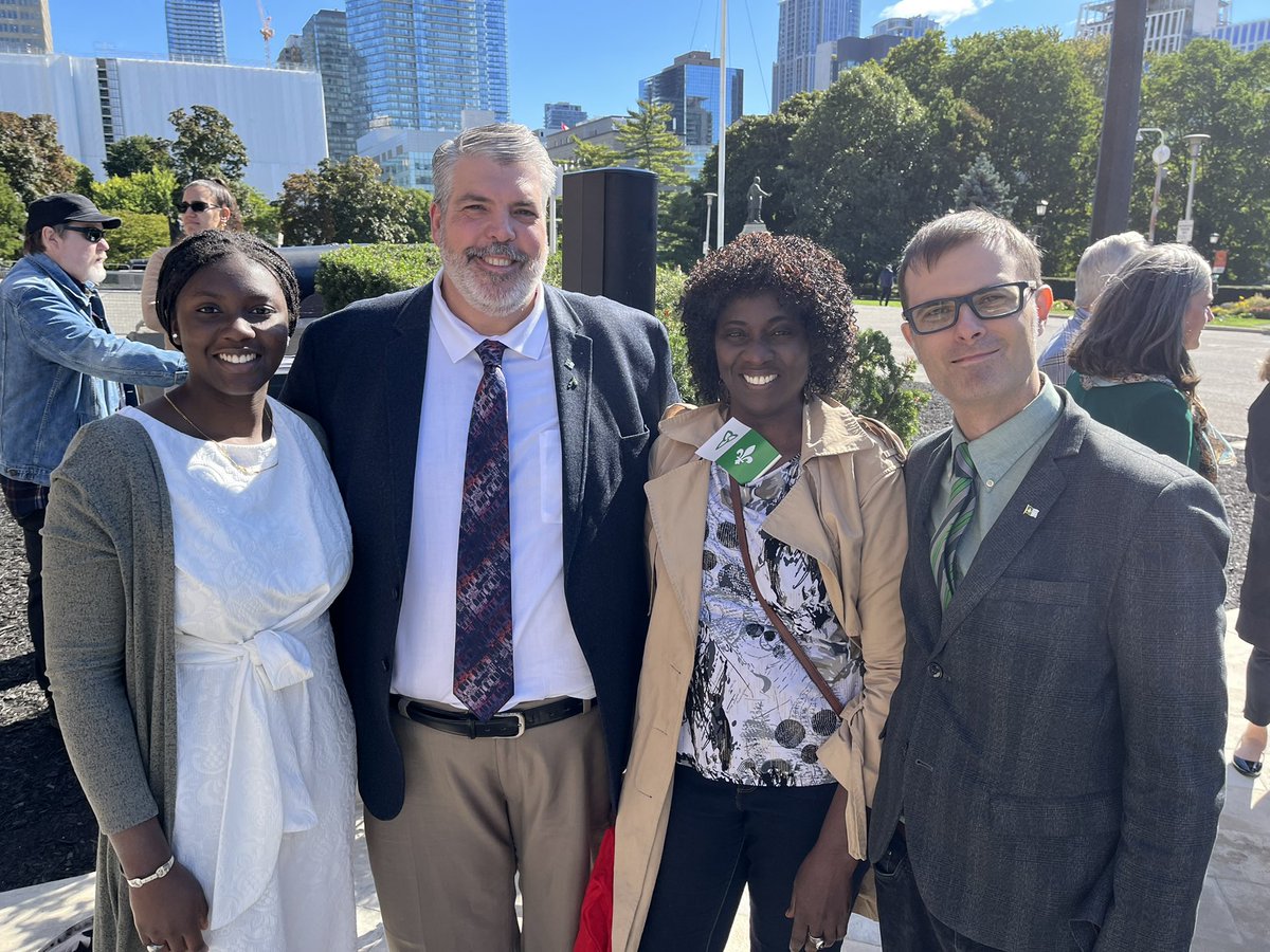 oureye_seck's tweet photo. Célébration de notre beau drapeau à l’Assemblée Législative de l’Ontario ! Fière d’avoir pu y assister en personne au nom de l’Entité 4! @peterh68 @mareme_diongue https://t.co/5oedRIf1rI