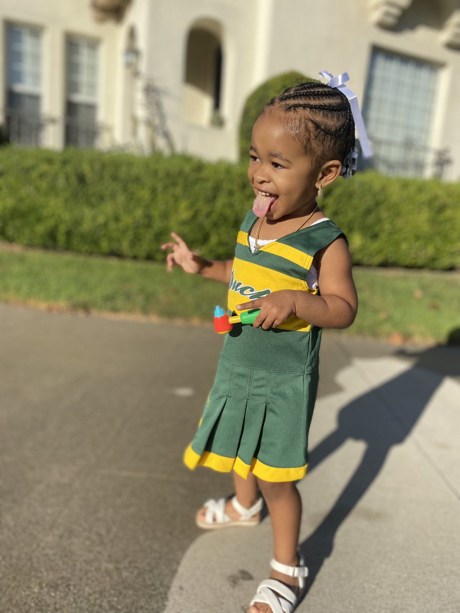 THURSTY_JD's tweet photo. WE GOT WAZU TOMORROW WE A DAY EARY BUT #TheMadOne SAID #GoDucks @oregonfootball 🦆🟢🟡 https://t.co/OAT7sYmG75