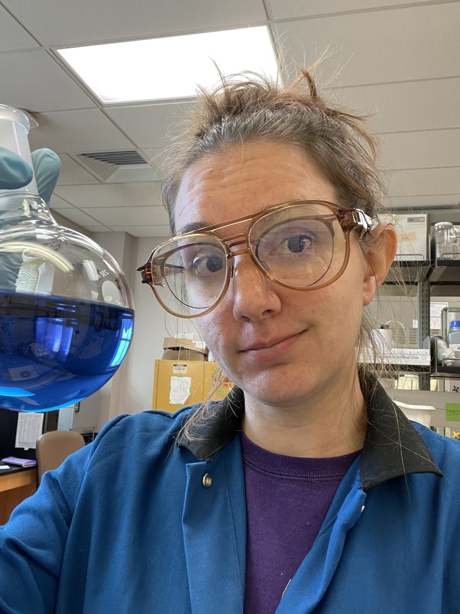 TodayInTheLab's tweet photo. Last week, I purified some blue, and today I’m running the prettiest NMR samples 💙 Anybody out there running prettier NMRs today? I don’t think so! #RealTimeChem #ChemTwitter #colorfulchem https://t.co/lyk3ISremD