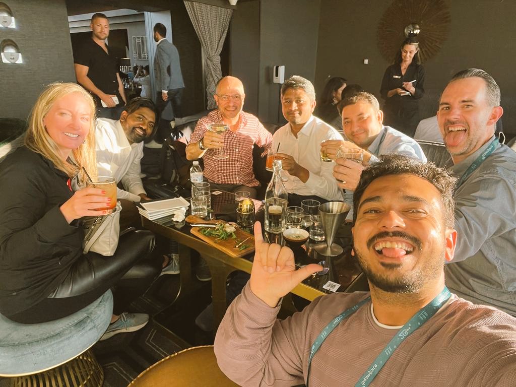 sohamdesai1994's tweet photo. Fun Team Dinner post an amazing @Dreamforce #DF22 @smsmagic https://t.co/0DR5y5ycFV