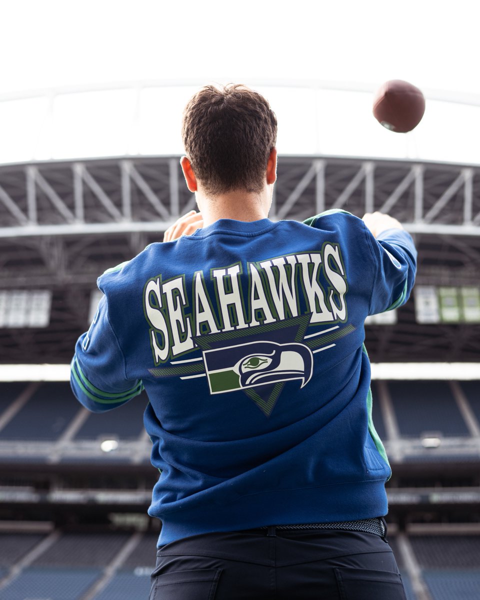 SeahawksProShop's tweet photo. Back Home Sunday.
Retro Mitchell & Ness Collection.
#SeahawksStyle x #GoHawks https://t.co/FhNvsVa4Zx