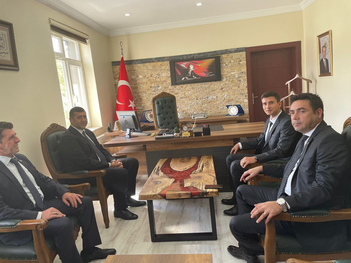 MHP Kayseri Milletvekili Sayın  Mustafa Baki ERSOY  Kaymakamımız Sayın Ali Emre DENİZ'i makamında ziyaret etti. 
<a href="/eskvaliligi/">T.C. Eskişehir Valiliği</a>  <a href="/aliemredeniz456/">Ali Emre Deniz</a>