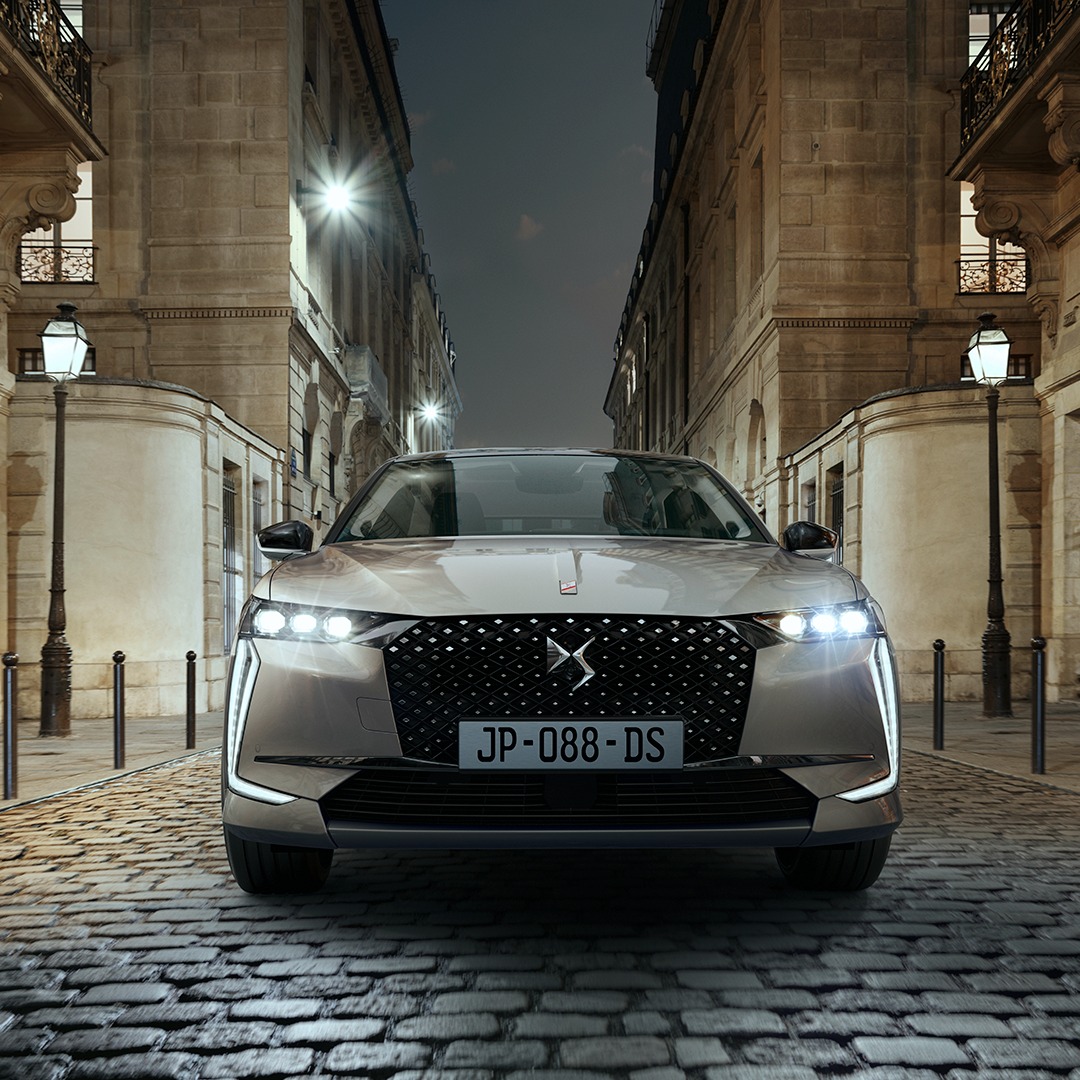 MotorFK's tweet photo. DS 4 E-TENSE è il connubio perfetto di fascino parigino, French Savoir-Faire e raffinatezza. #DSAUTOMOBILES #SpiritOfAvantgarde #motorfrance https://t.co/lRhiRYyodm