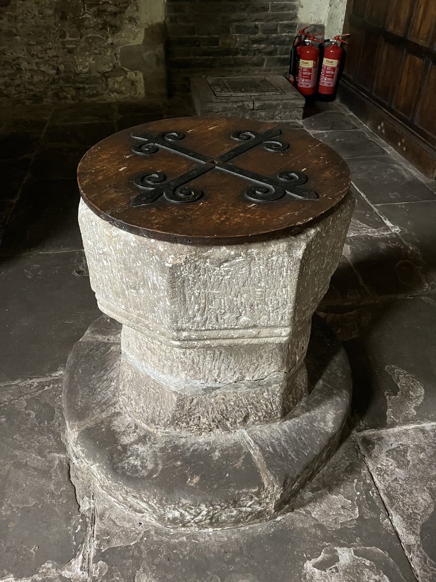 Barb_Drummond's tweet photo. #FontsOnFriday bonus fire extinguishers #Llanthony #StDavids https://t.co/87B685HBO9