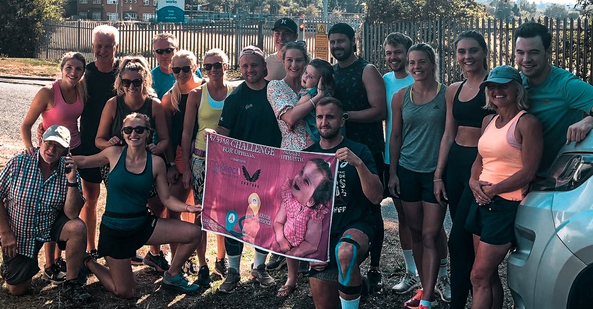 SteveFundraiser's tweet photo. Lets start the week with a #MotivationalMonday as we thank "Team Ophelia" who completed the 4/4/48 challenge. And raised an incredible £21,647 for @KeechHospice. The 4 amigo's run 🏃‍♂️💨 from Great Ormond Street to Keech Hospice Care in 48 hours. #HelpUsHelpMore https://t.co/6VPF68wqIj