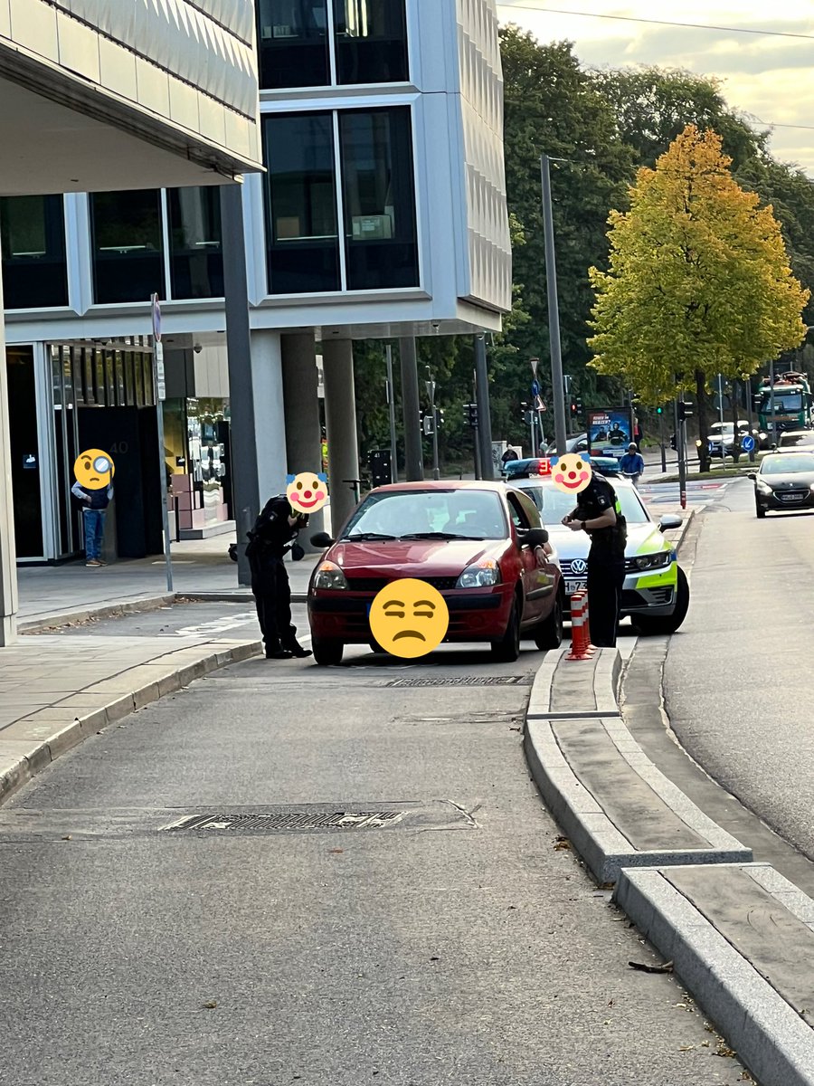 FFoerde's tweet photo. @RadwegH So, oder so ähnlich auch heute im Berufsverkehr auf der #Esplanade …auf dem #Radweg https://t.co/aLkUdwRhFU