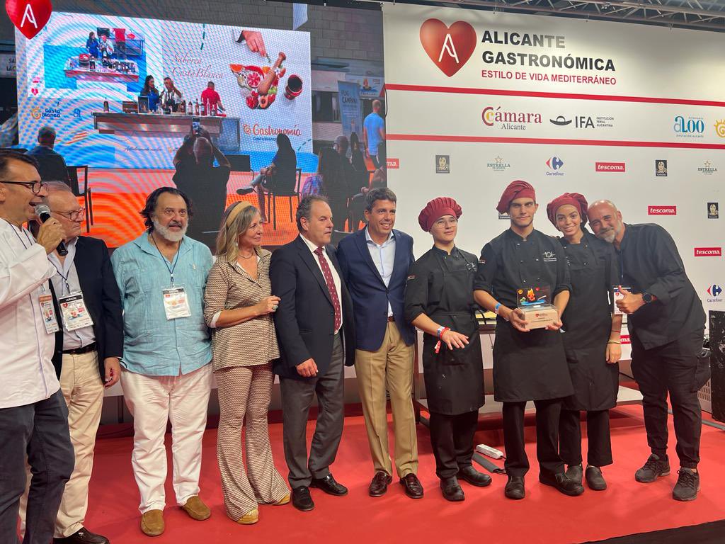 Seguimos disfrutando en <a href="/AlicanteGastro1/">Alicante Gastronómica</a> @IFA_Feria 😋 

En estos momentos, con los ganadores del I Concurso de Tortilla de Patatas de la Provincia de Alicante 👏🏼 ¡Enhorabuenaaaa! 

@CarlosMazon40 <a href="/CamaraAlicante/">Cámara Alicante</a> <a href="/costablancaorg/">Turismo Costa Blanca</a>