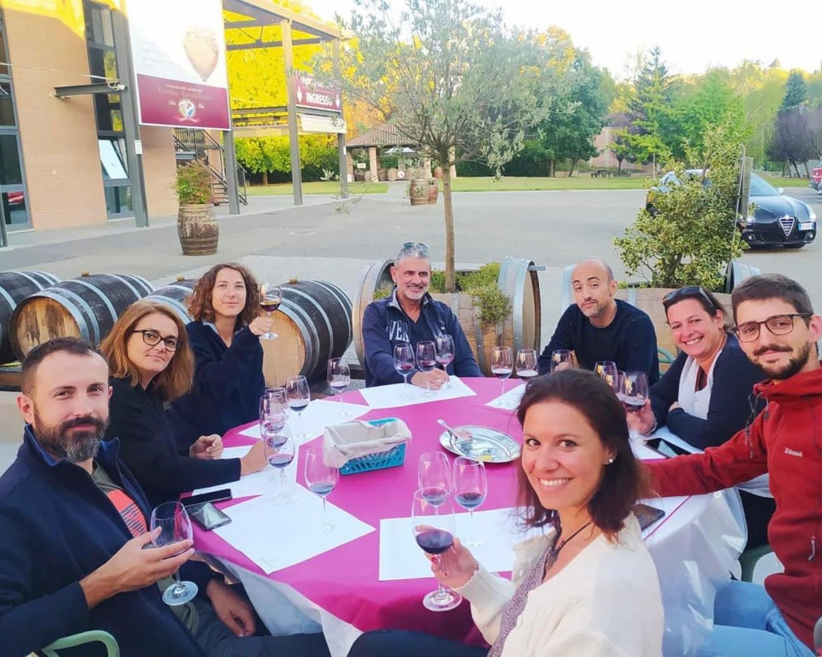 🧑🏻‍💻Alle giornate intense di lavoro si affiancano anche momenti dove crescere insieme come squadra. Ospiti di <a href="/vinchiovaglio/">VinchioVaglioserra</a> per il nostro #teambuilding, abbiamo anche scoperto come ricostruire un quadro di Kandinskij abbia molto in comune con la nostra vita di tutti i giorni 👀