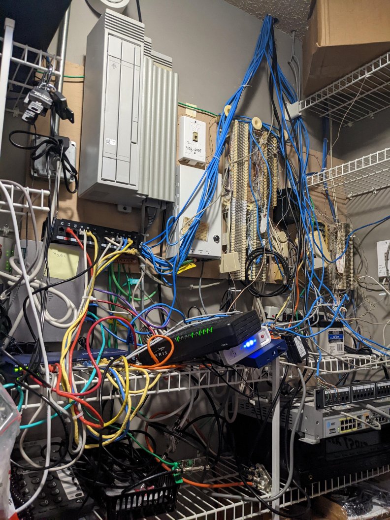 brianwhelton's tweet photo. No I don't know this for sure, but I bet you that the routers password is 'Router'... https://t.co/mZA8AoLRoA