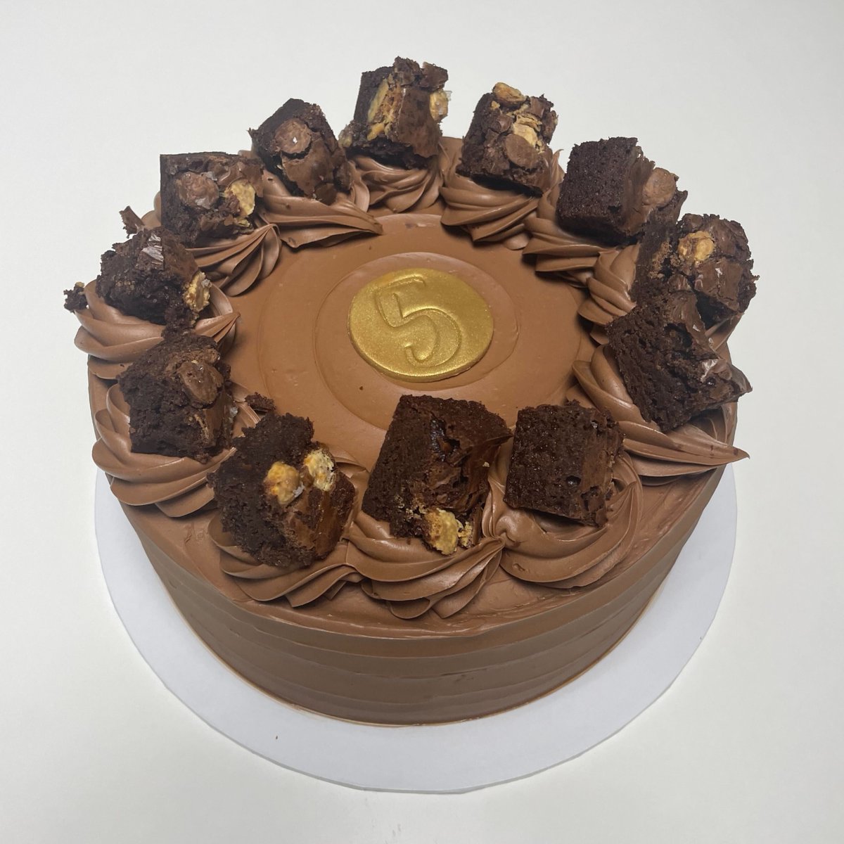 Happy 5-year Switch-aversaries to Faith and Dean! 🧡 Faith is our amazing Head of Digital Marketing, and Dean is our brilliant Senior Motion &amp; Graphic Designer, and we are so lucky to have them! #teamswitch