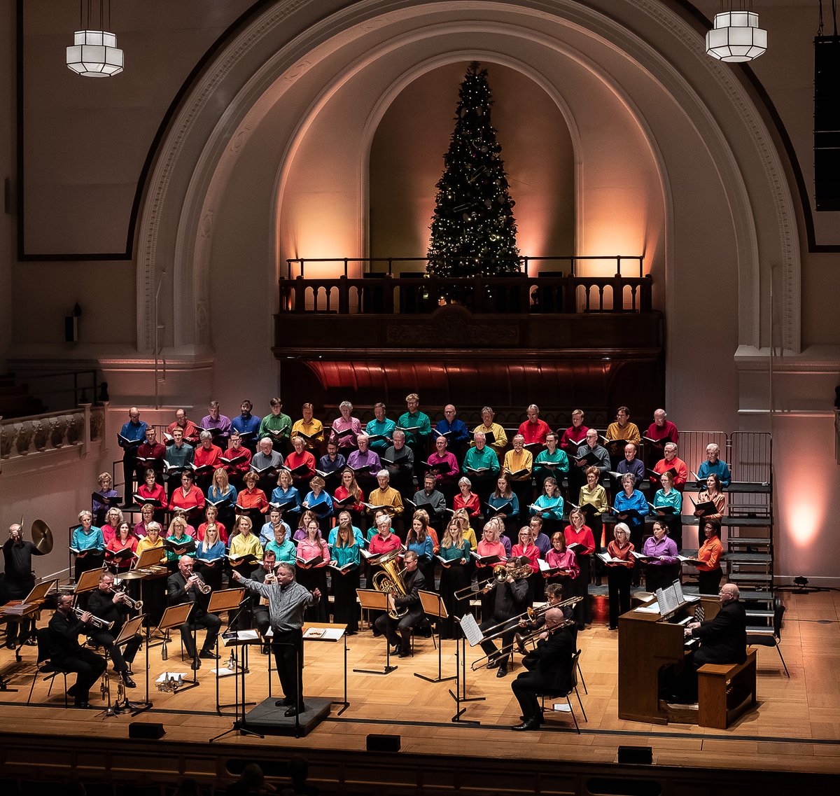 Composers - ever dreamed of having your compositions premiered at @cadoganhall? Here's your chance - our carol competition is open to all composers worldwide. Details and submission form here - thebachchoir.org.uk/carol-competit… - our judges can't wait to hear your work! @davidhconductor