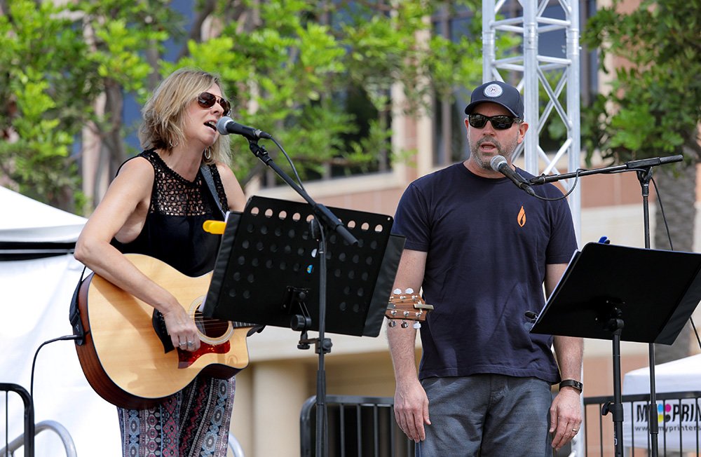 Enjoy the sights of beautiful Carlsbad while soaking up live music and fine art at #ArtWalkCarlsbad this weekend! 🎶🤗

#ArtWalkSD #ArtReachSD #Carlsbad #CarlsbadCA