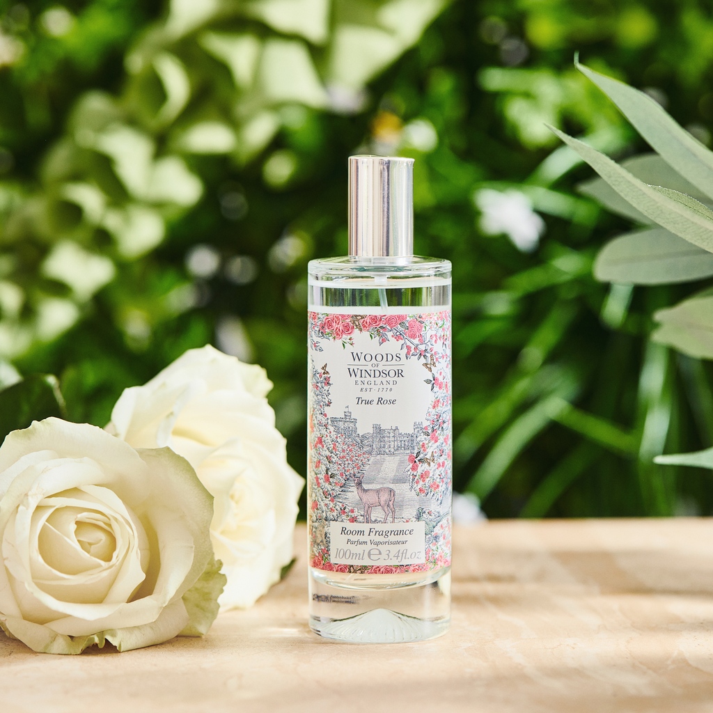 WoodsofWindsor_'s tweet photo. It's all coming up roses ๐น Spritz our delicate True Rose mist around your house for a scent-scape like no-other.
Shop today through the link in our bio.
#Woodsofwindsor #RoomSpray #RoseFragrance #FloralFragrance https://t.co/FiOPazvIsq