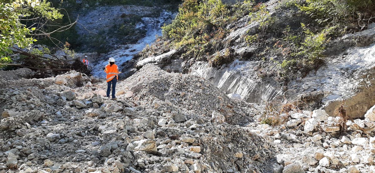 DPCgov's tweet photo. Abbiamo attivato il Centro per la #protezionecivile dell'Università di Firenze per valutare il rischio idrogeologico residuo sul territorio in seguito all'#alluvione che ha colpito le #Marche. I primi due team sono già operativi nei comuni di Cagli e Sasso Ferrato
#23settembre https://t.co/HMgCX3C5mr