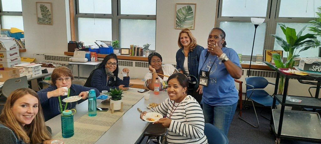 MrsHipius's tweet photo. What a fabulous spread the @syracuselatin Latinx (and helpers) shared, in celebration of Hispanic Heritage Month!!! Thank you for sharing! Everything was delicious!!! https://t.co/uqob9iZsQ4