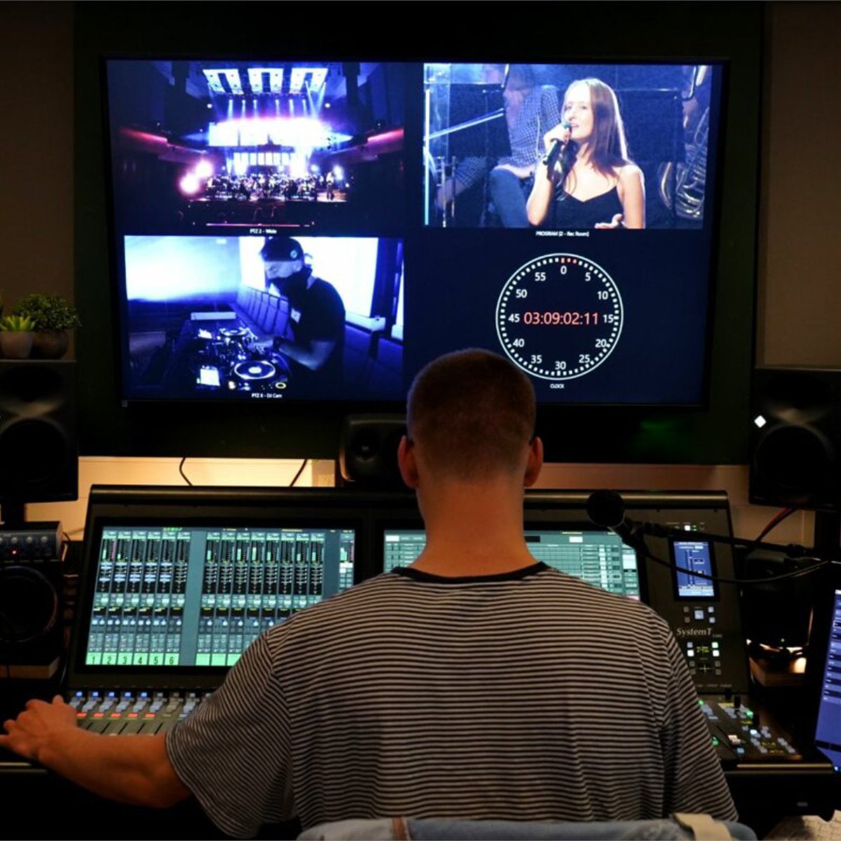 solidstatelogic's tweet image. How Ram Records, Solid State Logic and Guildhall pulled of a ‘Rave in a concert hall’

bit.ly/SSLSystemTOrch…

#SSL #SolidStateLogic #SSLSystemT #GuildhallSchoolOfMusicAndDrama #RAMRecords #MiltonCourt #DrumAndBass #BroadcastAudio #LivePerformance #AoIP #AdvancedAoIP #Dante