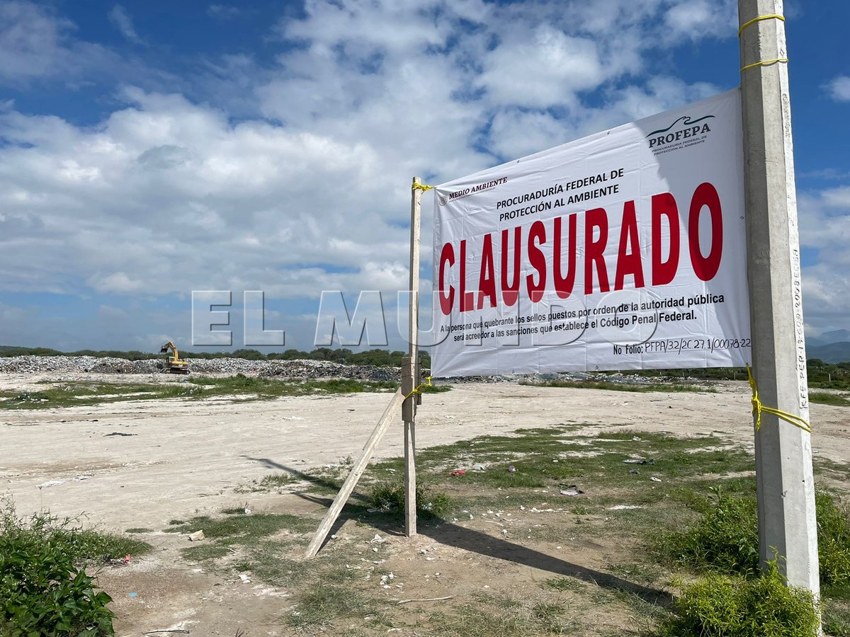MundoTehuacan's tweet photo. #Región | Personal de la @PROFEPA_Mx en Puebla colocó sellos de #clausura en el predio utilizado por el #Ooselite como patio de maniobras en #SanMarcosNecoxtla. https://t.co/rcUPn5N3wW