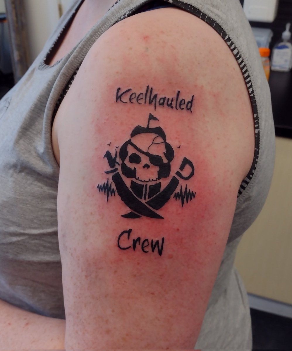 MeanaFaerie's tweet photo. How much does the little @SeaOfThieves community I am a part of mean to me? So very much! It is my online family. Today, with permission from @Capt_Logun, I got a tattoo to mark how proud I am to be a member of the #KeelhauledCrew. I love the new ink. 😊 https://t.co/jTmRsg4v3F