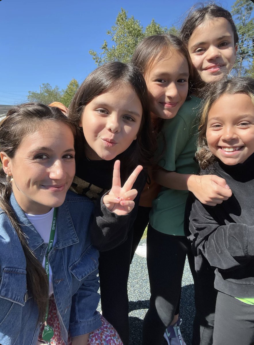MissCallano's tweet photo. Our girls helping to keep the school playground clean🗑♻️ #recess #cleanup https://t.co/kDTcHEeO7L