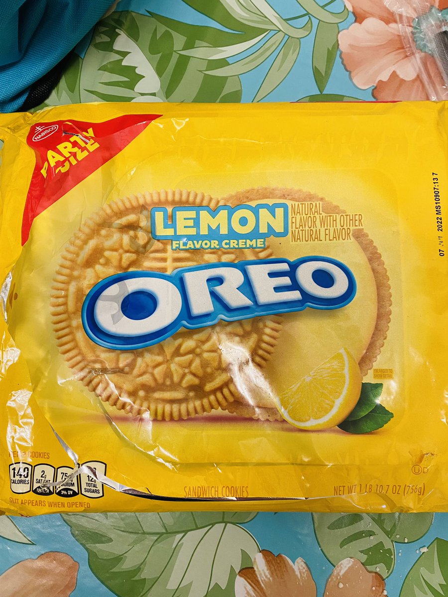 KrisInColor's tweet image. Philosophy question: at what point does an ‘Oreo’ stop being an ‘Oreo’?    #askingformyself #IMissThe90s #simpletimes
