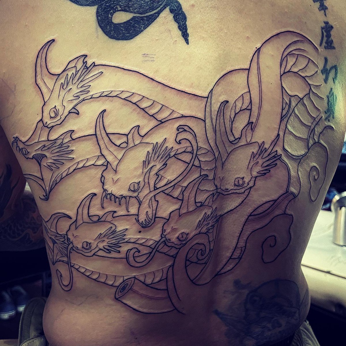 horijin76's tweet photo. 滅多にオーダーの入らない、八岐大蛇の1発目🐍　#thirdeyetattoo #horijin #japan #kanagawa #yokohama #tattoo #irezumi #tattooist #rizinneedle #第参之眼刺青 #彫刃 #日本 #神奈川 #横浜 #刺青 #入墨 #タトゥー #刺青師 #彫り師 #八岐大蛇 #和彫り #和柄 https://t.co/siX94xsyCm