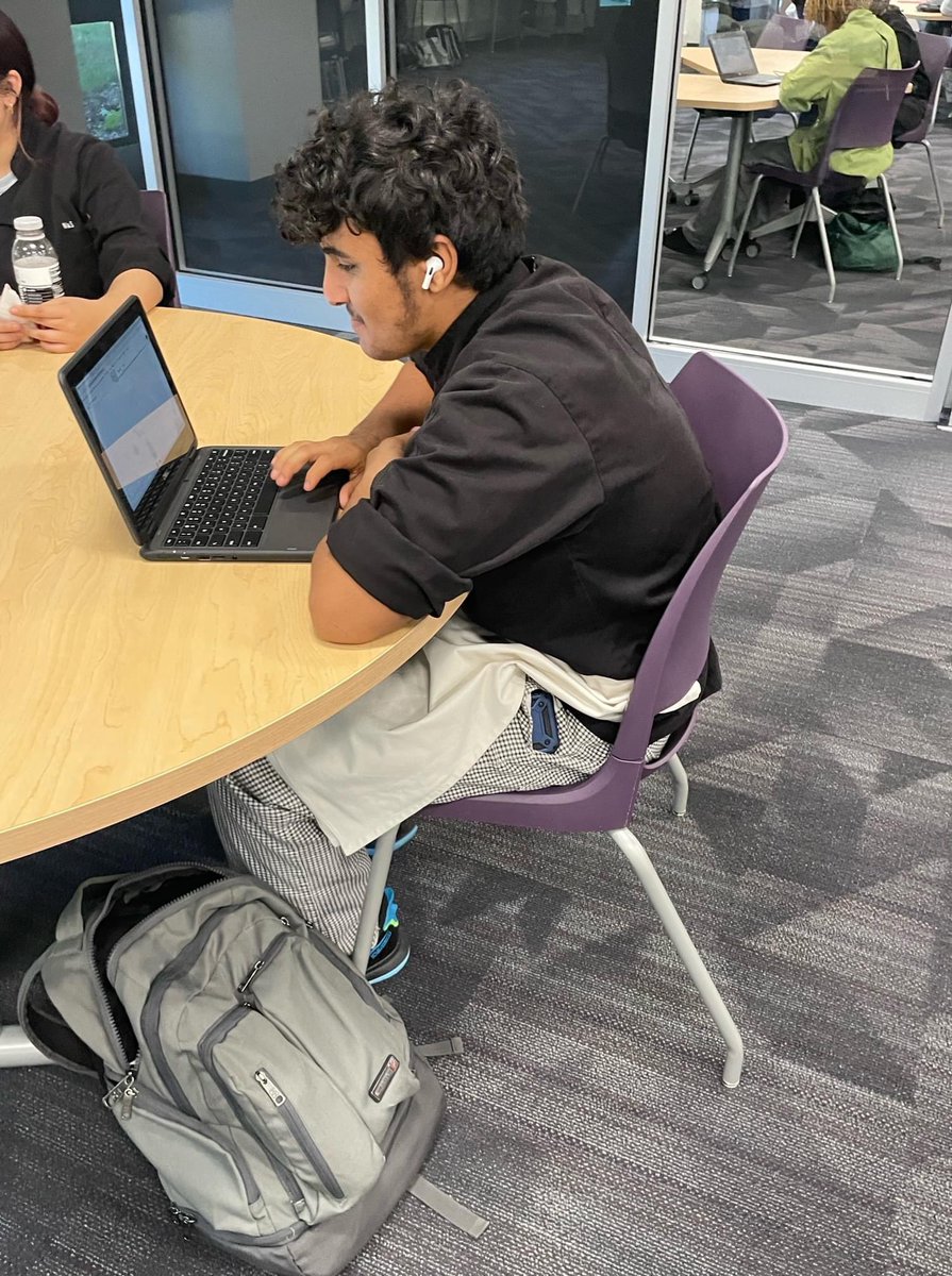 WWCSD's tweet photo. William D. Ford Career-Technical Center students started stacking learning experiences to prepare for post-secondary success. Collectively, they will earn 1,000 credentials as they complete training for OSHA 10, CPR, First Aid, ServSafe and more.

#GreatFuturesStartHere https://t.co/rMx5viWefc