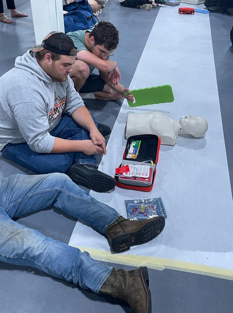 WWCSD's tweet photo. William D. Ford Career-Technical Center students started stacking learning experiences to prepare for post-secondary success. Collectively, they will earn 1,000 credentials as they complete training for OSHA 10, CPR, First Aid, ServSafe and more.

#GreatFuturesStartHere https://t.co/rMx5viWefc