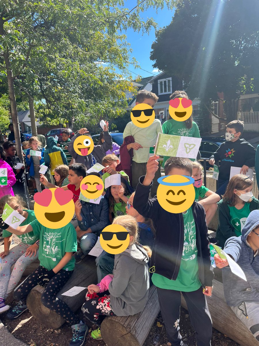 CecileRobertso5's tweet photo. Nous sommes Franco-ontariens et Franco- ontariennes! @CSViamonde #LaMo #Wow https://t.co/Aso8h1r8Pu