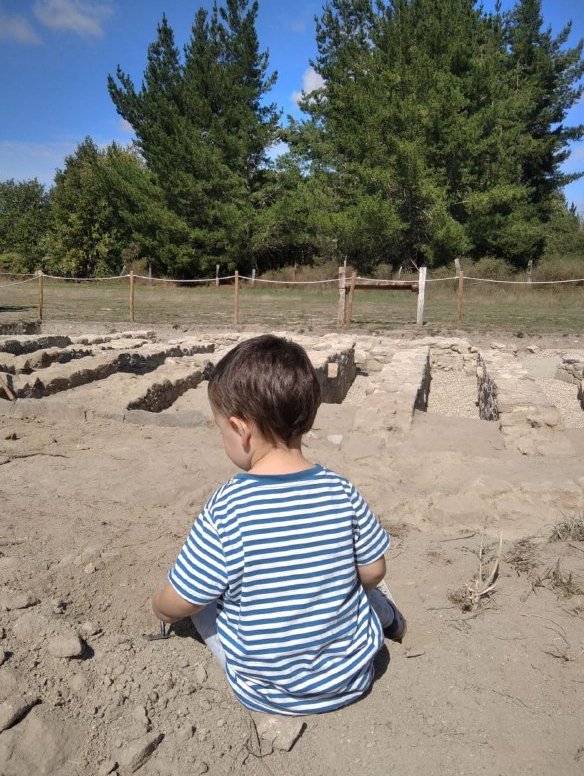 proencialibros's tweet photo. ⛏ Estes días @ArqueoTempos está en pleno proceso de investigación no #hórreoromano de #Proendos
😉 Xa nos irán contando novidades desta campaña da #Proencia
📍Mañá en #Proendos de 12 a 13:30 h e de 18 a 20 h 📍 posto da #libraríadaproencia (a 300 m do hórreo). https://t.co/TTIWg5gLqu