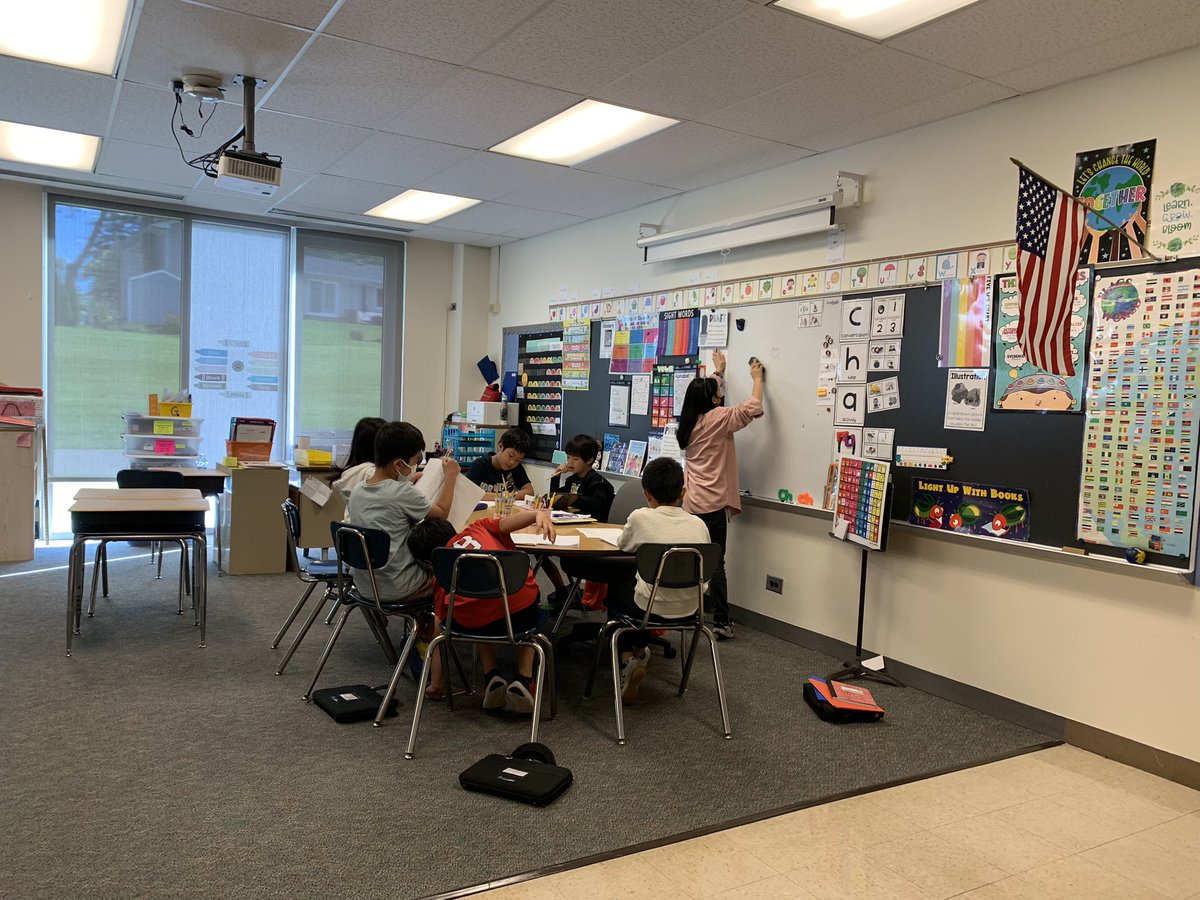 MDominguezD15's tweet photo. The best way to start the day is with students @WhiteleyWildcat Each group of students was so focused on their work today. https://t.co/4JFxk0BhVz