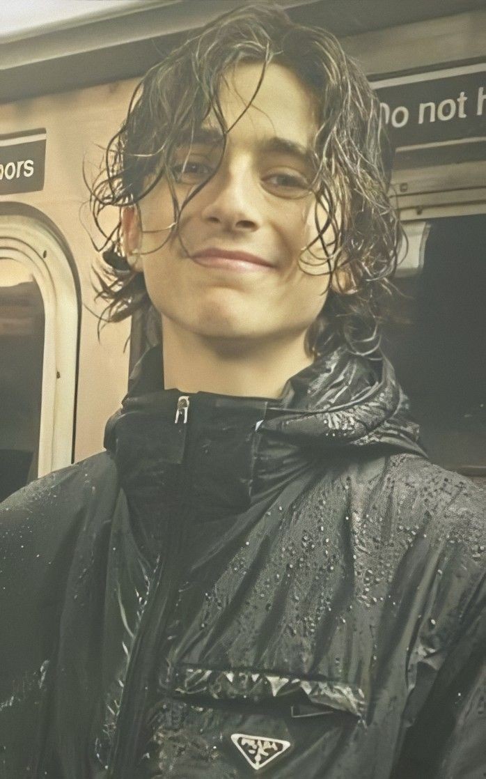 giuliachlmt's tweet photo. When also wet hair suits him perfectly https://t.co/tpHlA9a8La