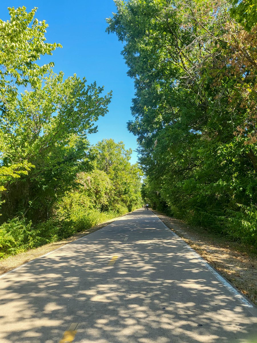 TheLoopDallas's tweet photo. Where to park? You can hop on the trail by parking at Fair Oaks Park, 7621 Fair Oaks Ave, Dallas, TX 75231 or at the White Rock Lake Parking Lot at 3440 W Lawther Dr, Dallas, TX 75214
#TheLOOPDallas #ConnectingDallasWithDallas
#DallasTrails #DallasTrailRides #ExploreDallas https://t.co/NwJUmYgfkS