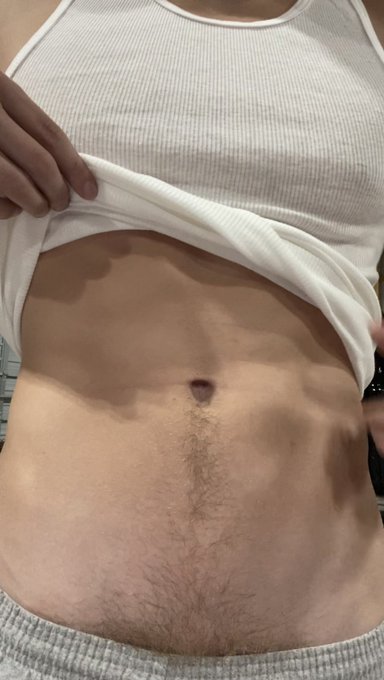 My pubes are growing 👍 https://t.co/8wGe7qErMl