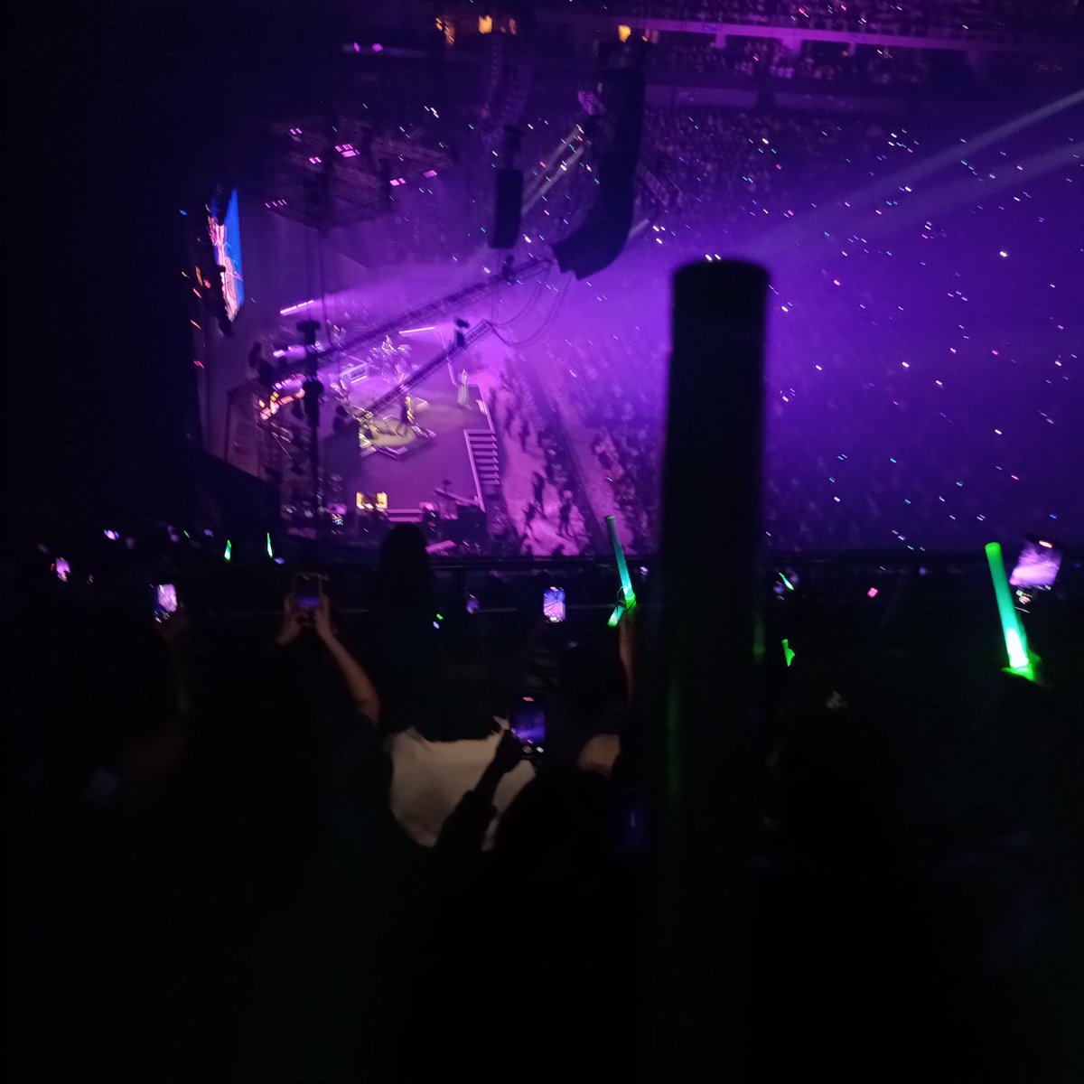 FrncsJewls's tweet photo. Not the best seat but literally happy that I'm part of the crowd. My seatmates r all awesome.I literally have a video screaming for 20 seconds JDBDBFJKFNRF I'm foccin proud to be a #thescriptfam
@TheScript_Danny @thescript @glenofthepower https://t.co/ayq7YHoZIO